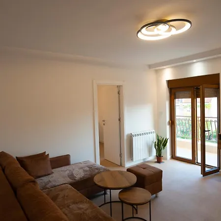 As Apartment *